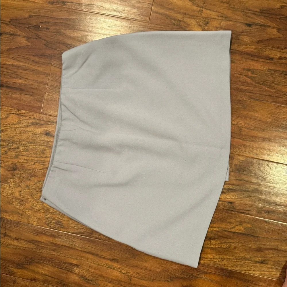 Abercrombie & Fitch Light Gray Mini Skirt - Picture 2 of 3